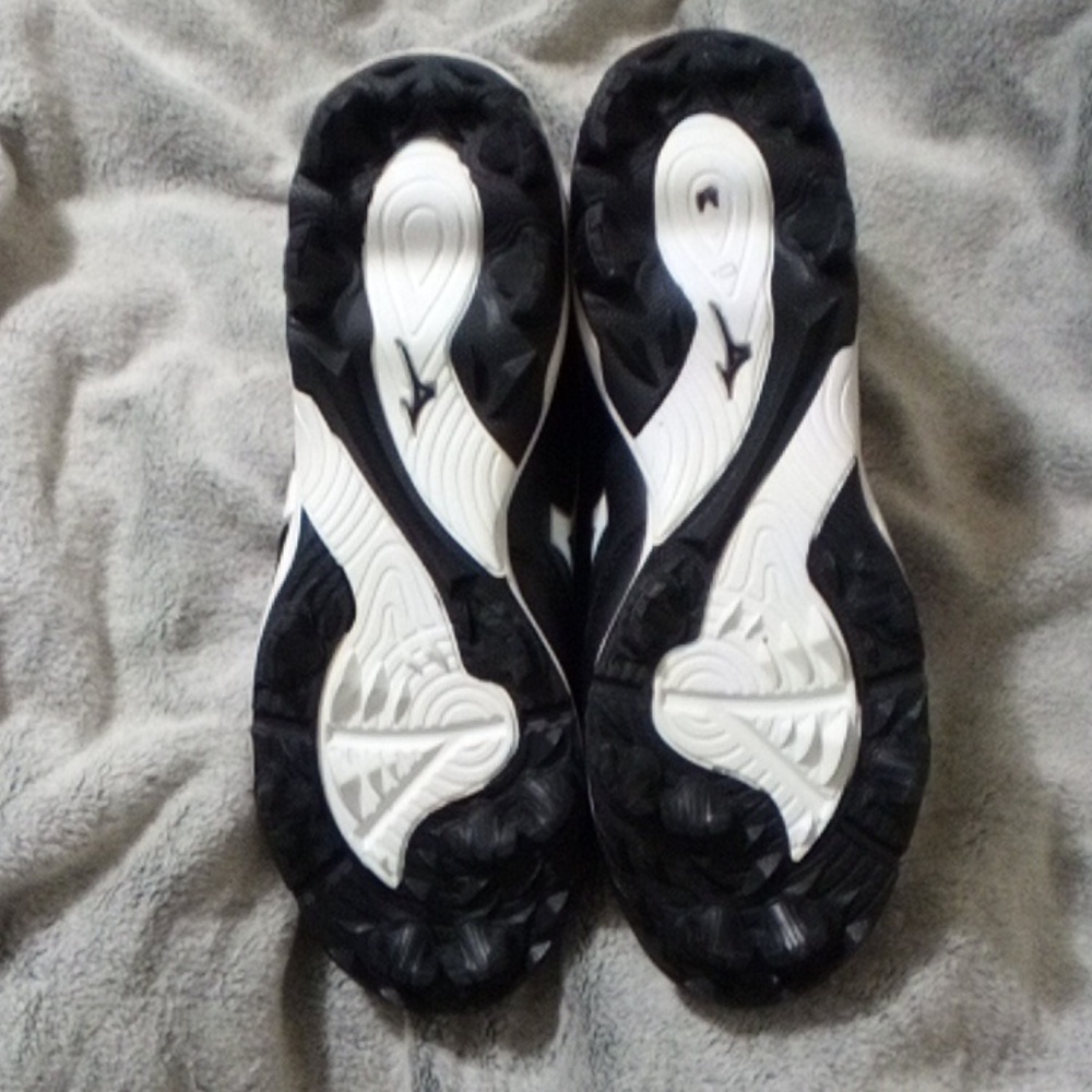 Baseball cleats. - Picture 6 of 7